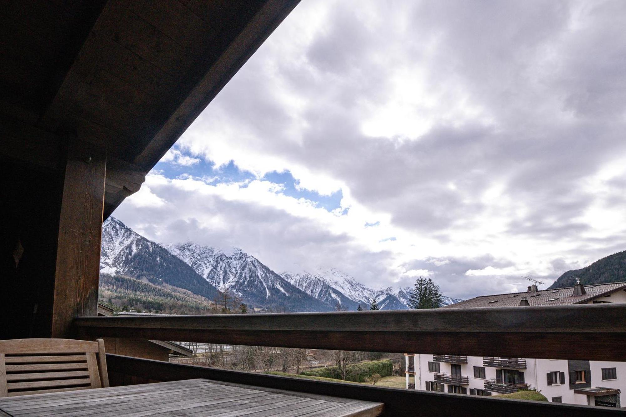 Apartment Capucin - A 3 Bedroom Chamonix Mountain Loft מראה חיצוני תמונה