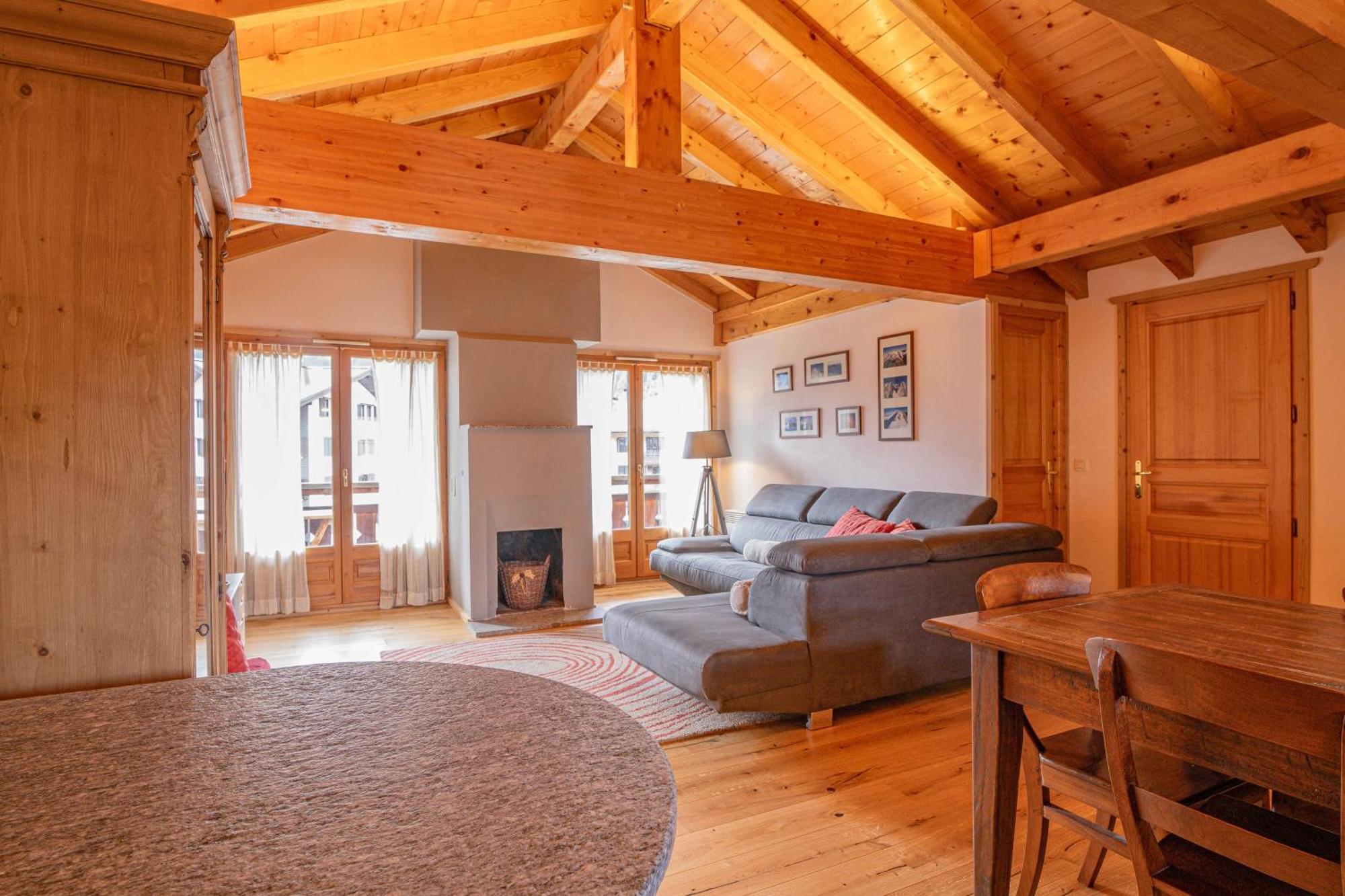 Apartment Capucin - A 3 Bedroom Chamonix Mountain Loft מראה חיצוני תמונה