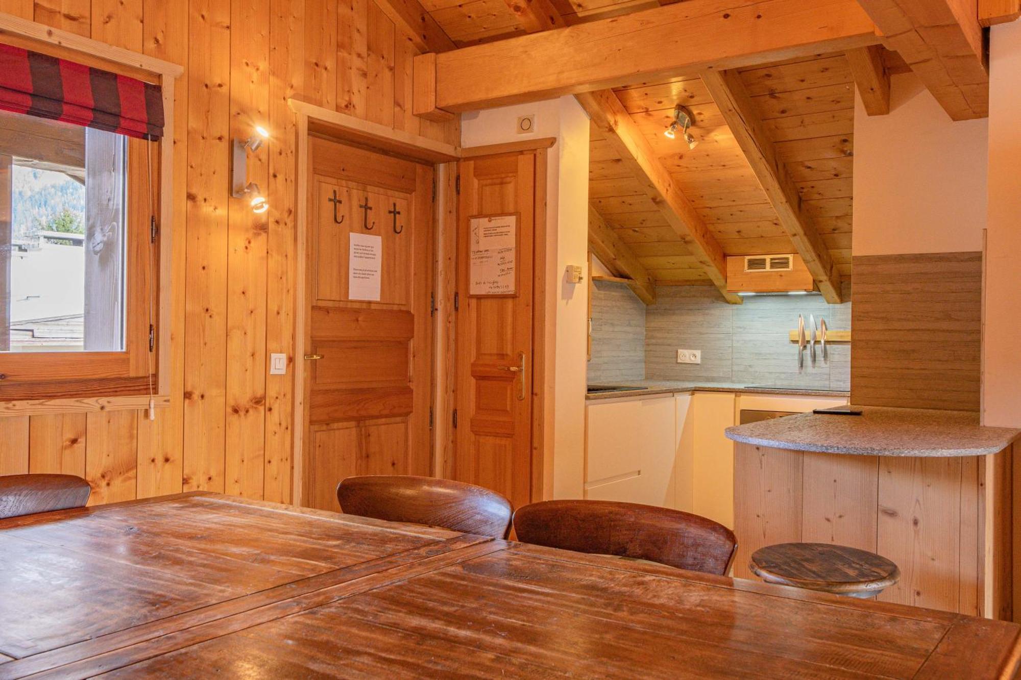 Apartment Capucin - A 3 Bedroom Chamonix Mountain Loft מראה חיצוני תמונה