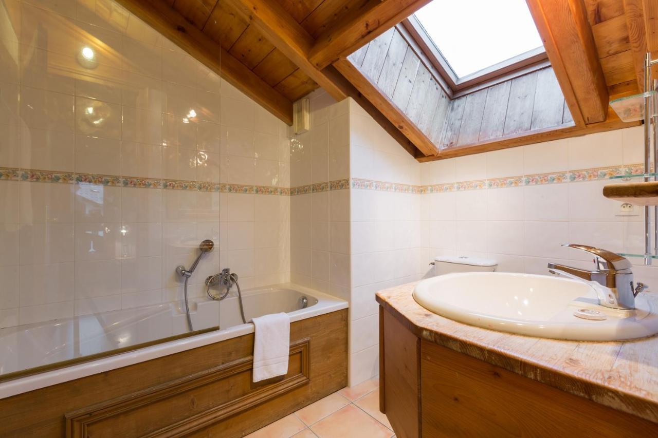 Apartment Capucin - A 3 Bedroom Chamonix Mountain Loft מראה חיצוני תמונה