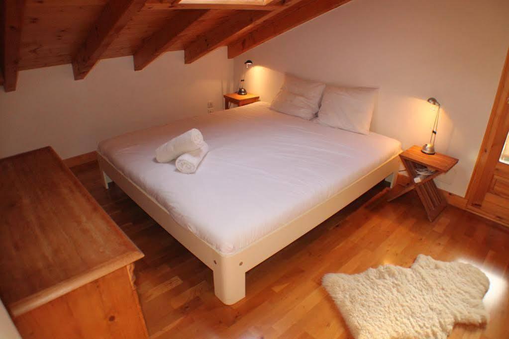 Apartment Capucin - A 3 Bedroom Chamonix Mountain Loft מראה חיצוני תמונה