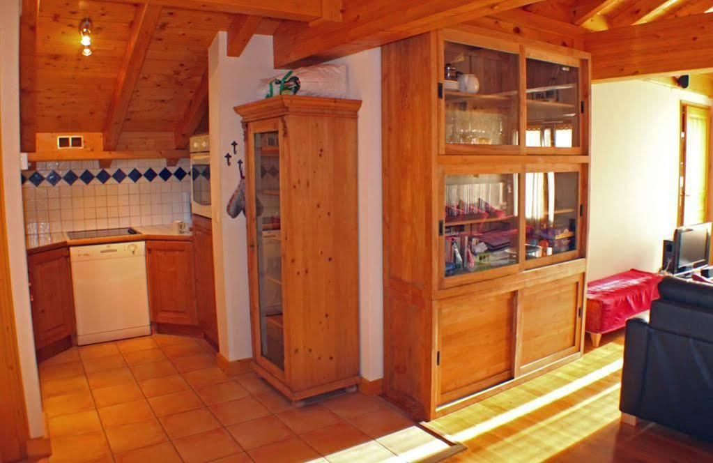 Apartment Capucin - A 3 Bedroom Chamonix Mountain Loft מראה חיצוני תמונה