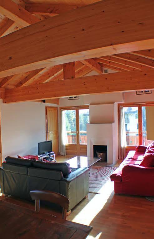 Apartment Capucin - A 3 Bedroom Chamonix Mountain Loft מראה חיצוני תמונה