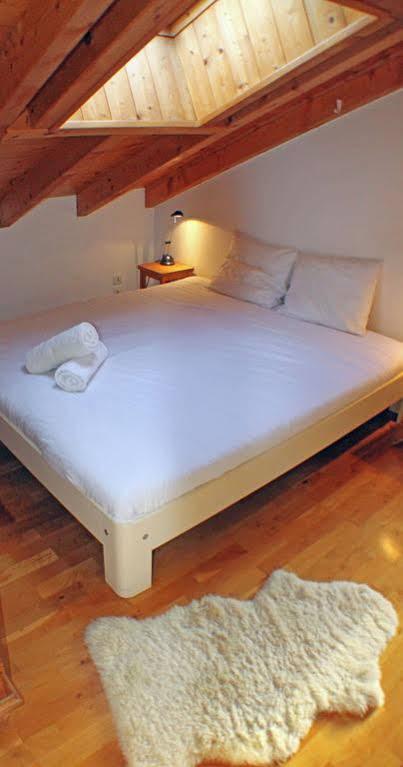 Apartment Capucin - A 3 Bedroom Chamonix Mountain Loft מראה חיצוני תמונה